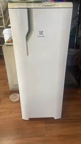 GELADEIRA SEMI NOVA