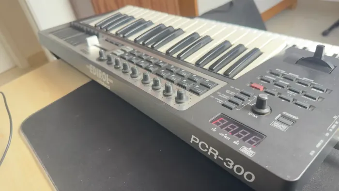 Controlador Roland Edirol PCR 300 ?Super Novo?