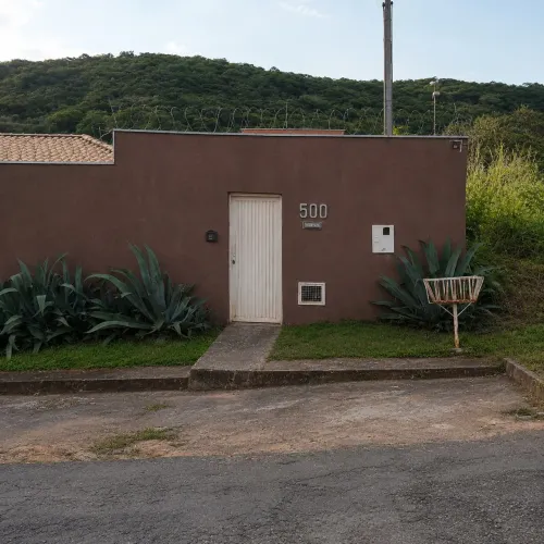 Alugo casa no Ibituruna