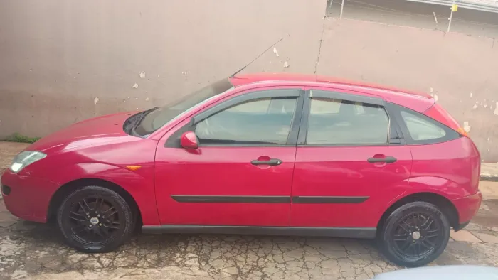 Ford Focus 1.8 16V 5P 2001