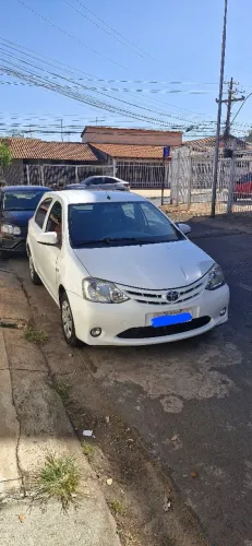 Toyota Etios X 1.3 Flex 16V 5P Mec. 2014