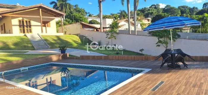 Casa térrea em Bom Jesus Perdões em condomínio fechado com piscina e espaço gourmet