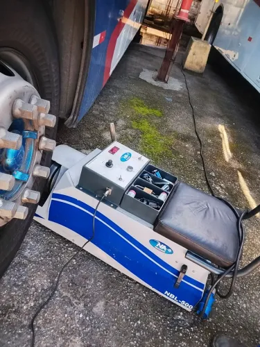 Vende equipamento de alinhamento e balanceamento completo