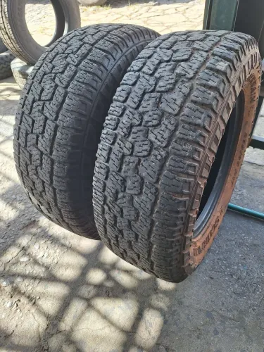 Pneus 265 65 17 Pirelli (meia-vida)