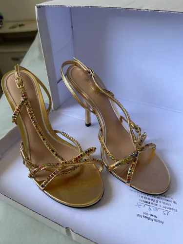 Sandália Arezzo dourada número 36