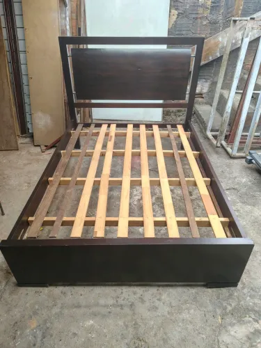Cama de casal em imbuia