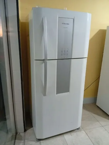 Geladeira Eletrolux DF80 dúplex fros free painel digital