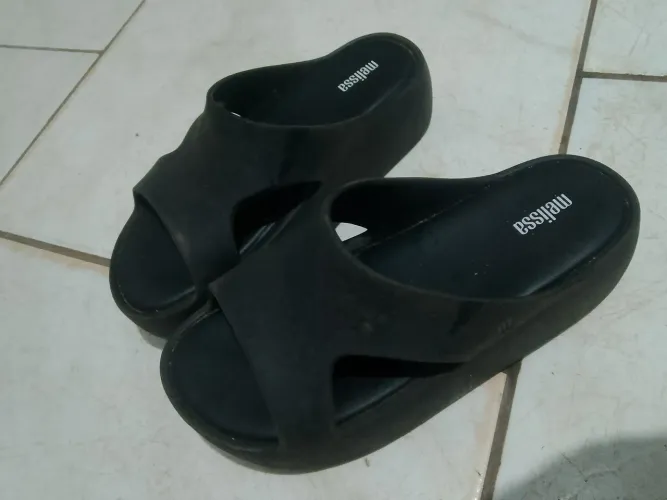 Vendo melissa original semi nova