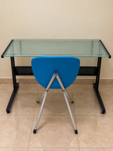 Mesa com cadeira de estudo ou trabalho