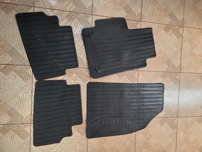 Jogo de Tapetes Originais em PVC - Chevrolet Onix 2020