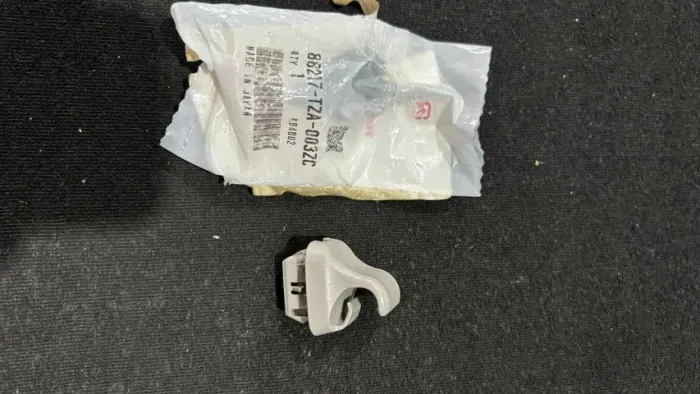 Suporte fixação quebra sol Honda City Hatchback 2022-2025 Original e novo