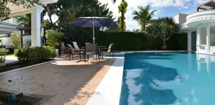 Acapulco Guarujá, casa a venda em condomínio fechado.