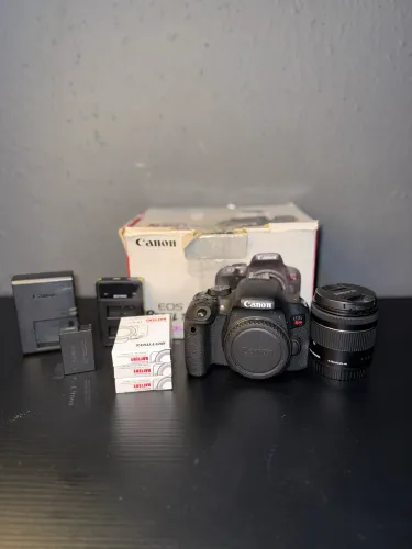 Canon T7i novinha + baterias e cartão de memória