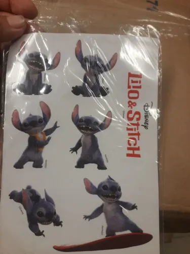 Adesivos  autocolantes da Disney  Elio , Lilo e Stitch  cartela com 2 preço  0,50.