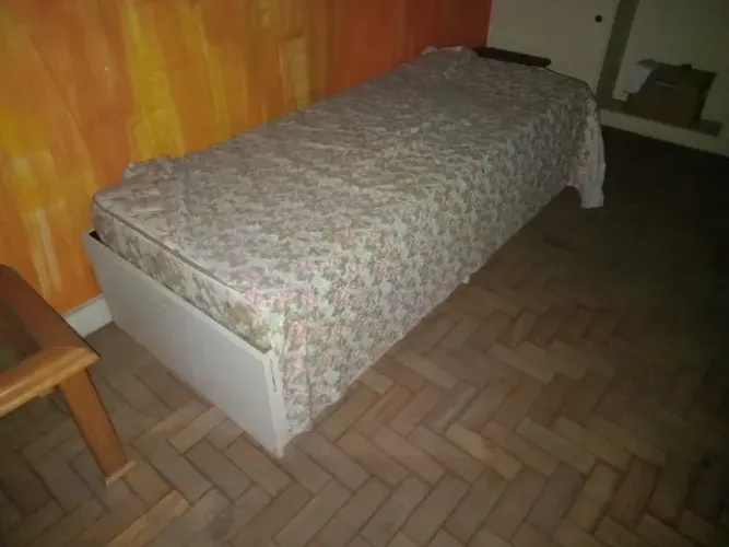 Cama de Solteiro de Madeira com Gavetas e Colchão