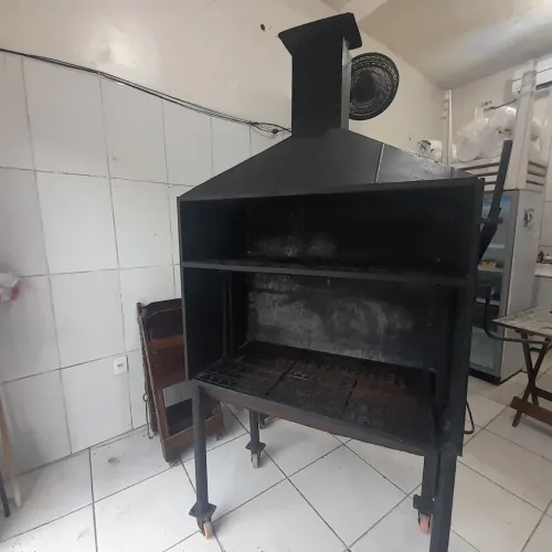 Churrasqueira a carvão