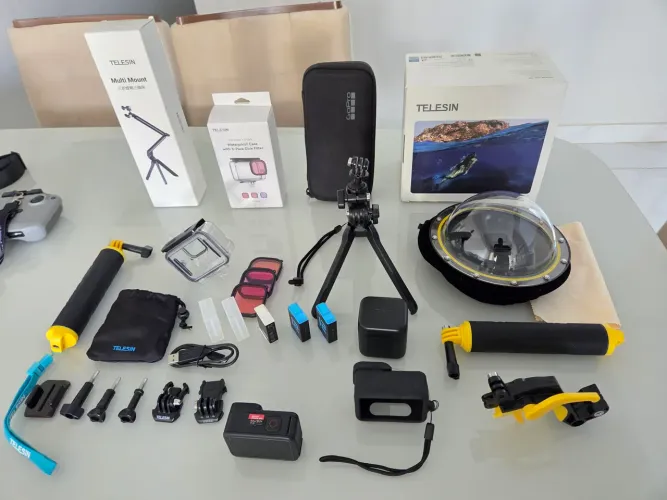 Câmera GoPro Hero 11 com vários acessórios 