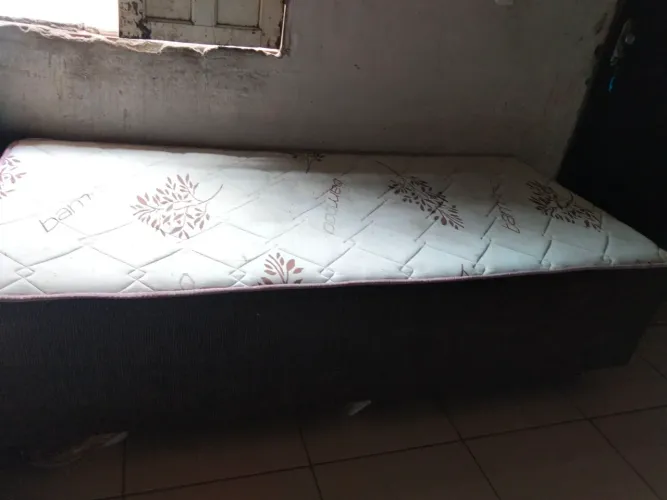 Cama pra venda com urgência por motivo de viagens... Mas tá otima