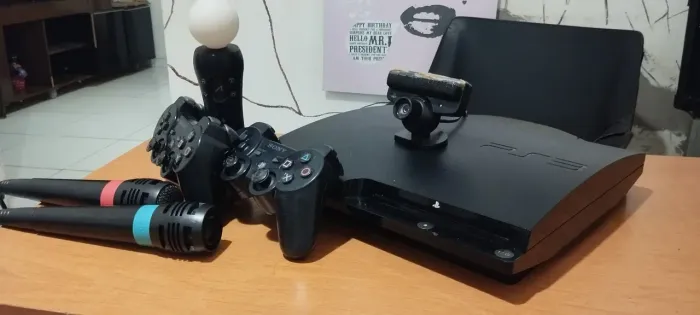 Playstation 3 (PS3) Slim - 500Gb - Desbloqueado - Com Acessórios e Jogos