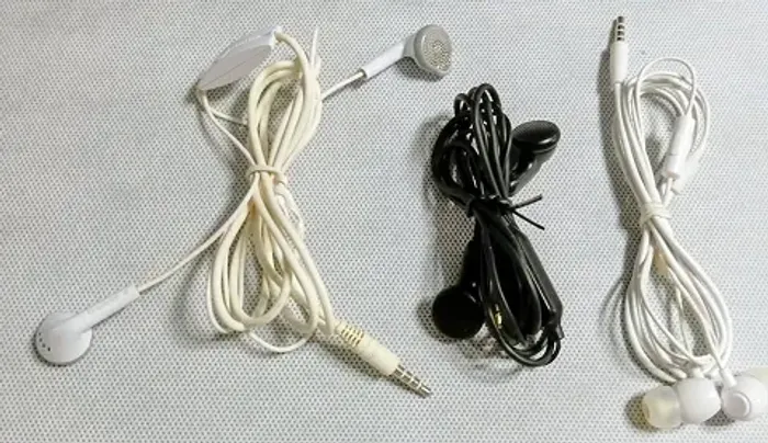 3 fones de ouvido P2 originais funcionando