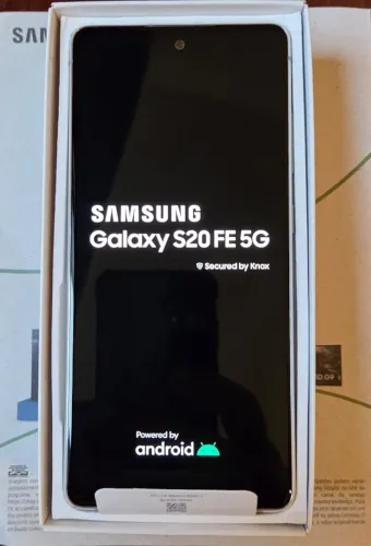 Samsung Galaxy S20 FE 5G (Snapdragon). Celular impecável, sem nenhuma marca de uso.