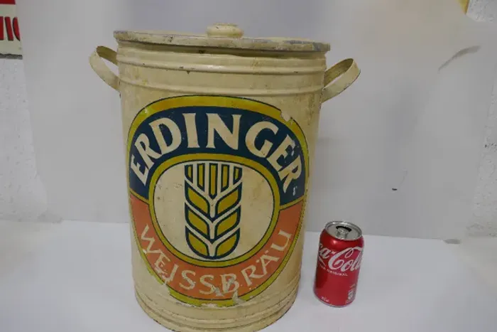 lata antiga propaganda cerveja.