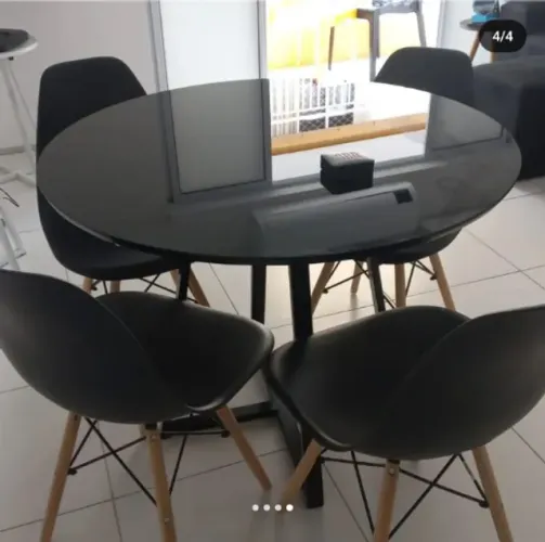 Mesa de vidro redonda ( leia a descrição)
