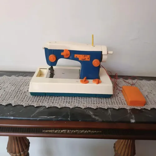 Mini Máquina de Costura Estrela Antiga