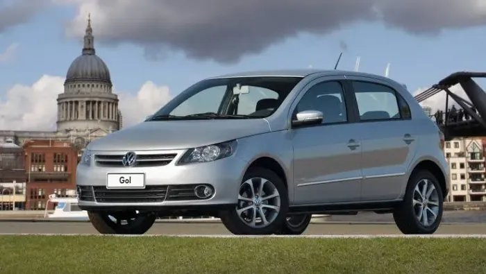 Gol G5 para retirada de peças.