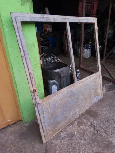 Janela em aço maciço