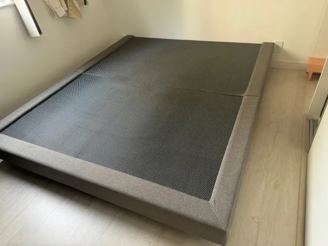 Cama queen rebaixada RARAMENTE USADA