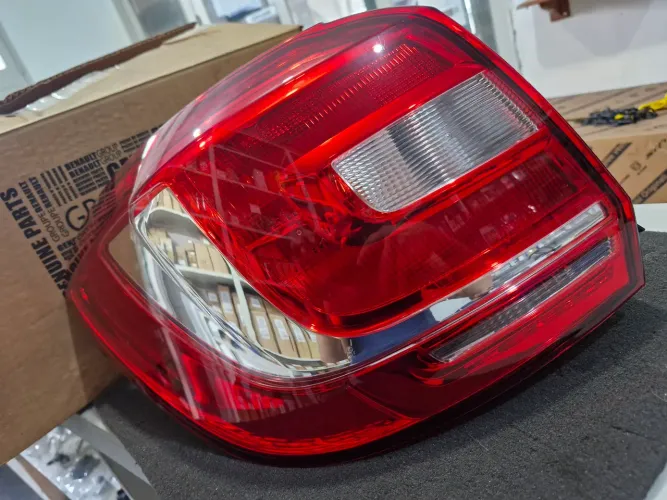 Lanterna Esquerda Sandero 2015 a 2019 original 265557086r.
