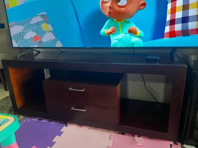 Rack de TV em madeira maciça