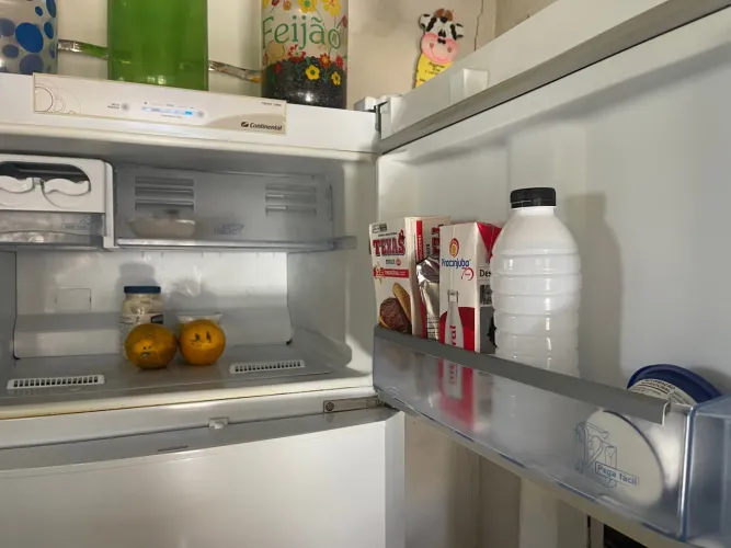 Geladeira Continental Frost Free gelando apenas em cima 