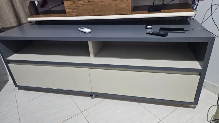 Rack de TV com rodinhas