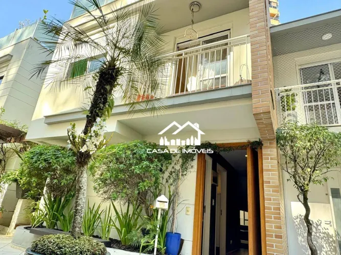 Vende casa em condomínio de 230m², 4 dormitórios, 2 suítes e 2 vagas, na Vila Andrade