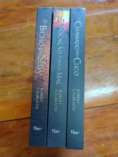 Kit de livros da série Cormoran Strike de Robert Galbraith em capa dura 