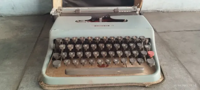 Máquina de Escrever Lettera 22