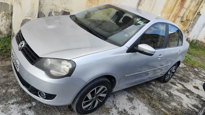 Volkswagen Polo Sedan 1.6 MI Total Flex 8V 4P 2013