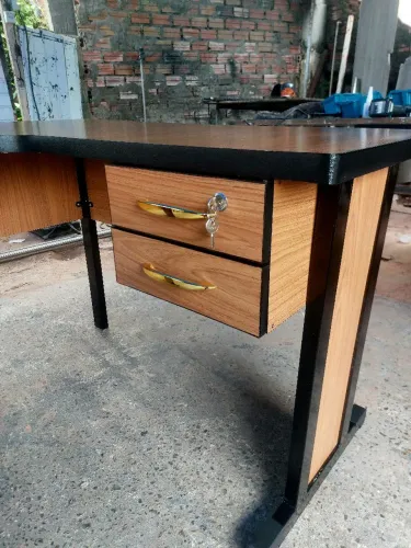 Mesa de Escritório com Gavetas - Amadeirado
