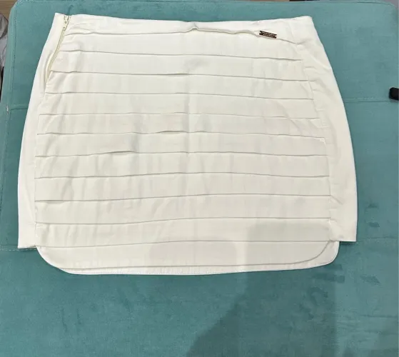 Saia off White com detalhes Murau