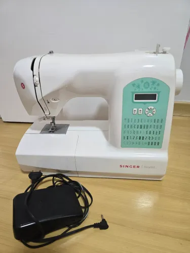 Máquina de Costura Singer Starlet 6660