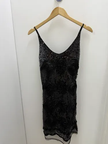 Vestido preto em paetês
