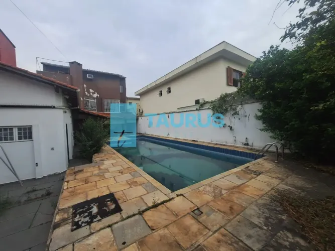 Sobrado à venda, 1 suíte, 2 vagas, 216m², Itaim Bibi.