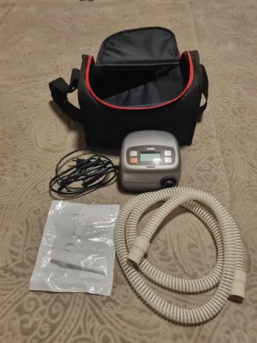 CPAP APEX com acessórios e bolsa de transporte.