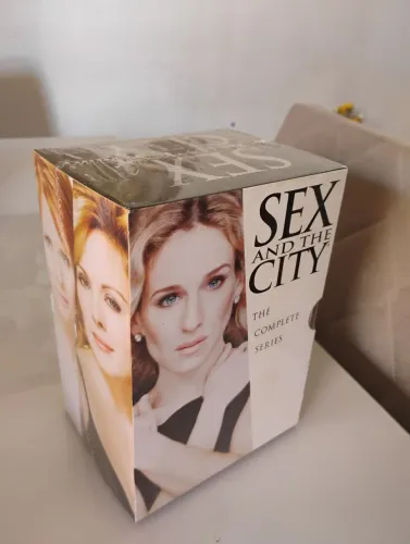 Box DVD Sex and the City fechado e completo
