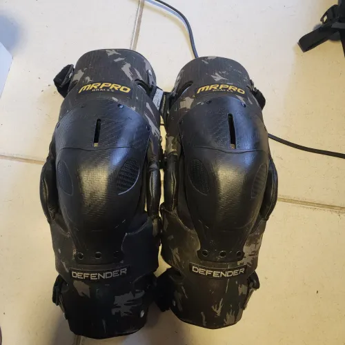 Joelheiras MRPro Defender