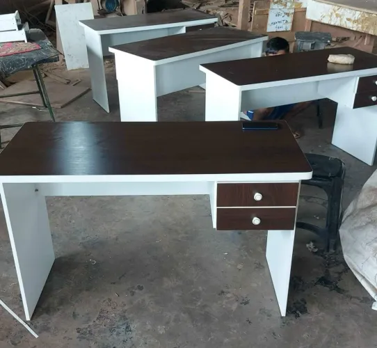 Promoção de mesa reta madeirado com branco - frete grátis 