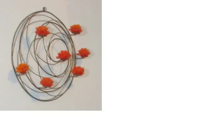 Castiçal quadro lindíssimo suporte porta velas em arabesco em metal único no site