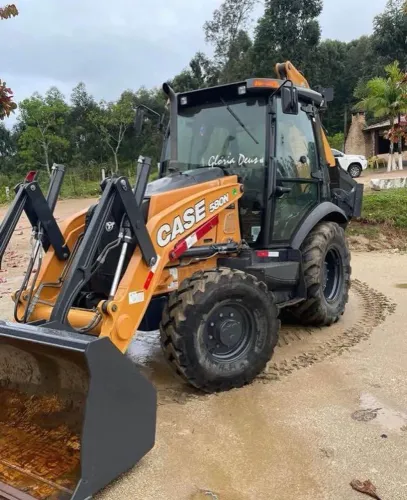 Retroescavadeira CASE 